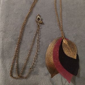 Beautiful Leaf necklace goldtone maroon black long chain